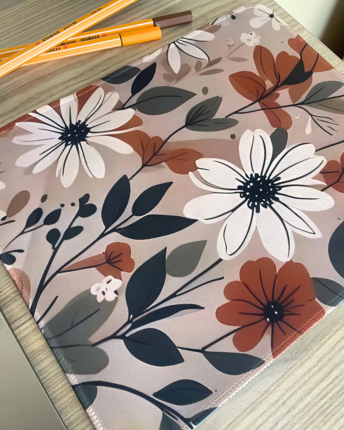 Daisy Days Mouse Pad